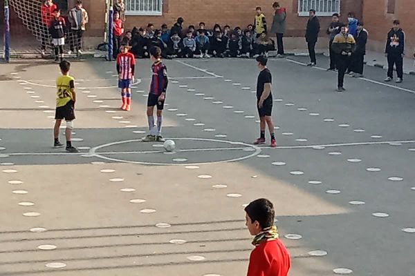  فینال المپیاد ورزشی درون مدرسه‌ای در دبیرستان بشارت بهارستان‌دو 