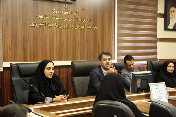 مراسم تقدیر از برندگان مسابقه «رشدی نو» در ری یک