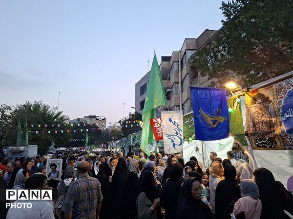 تهران در جشن بزرگ «امت احمد» به استقبال میلاد پیامبر(ص) و امام صادق (ع) رفت