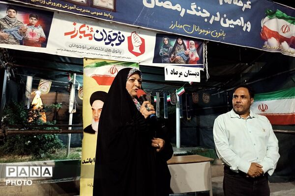 اجتماع پرشور دانش‌آموزان دبستان پسرانه مرصاد۱ در غرفه شهدای دانش آموز ورامین 