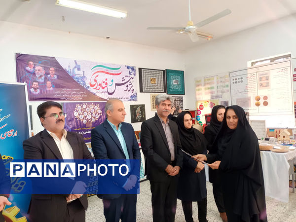 تقدیر هم‌زمان با هفته پژوهش و فناوری از ۱۵ معلم و دانش‌آموز پژوهشگر برتر در بهبهان 