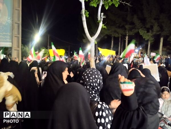 حضور پرشور مردم در سی و یکمین شب بیعت؛ آیین وحدت در روز جمهوری اسلامی