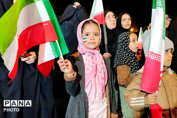 جلوه ای از حضور کودکان در دل میدان