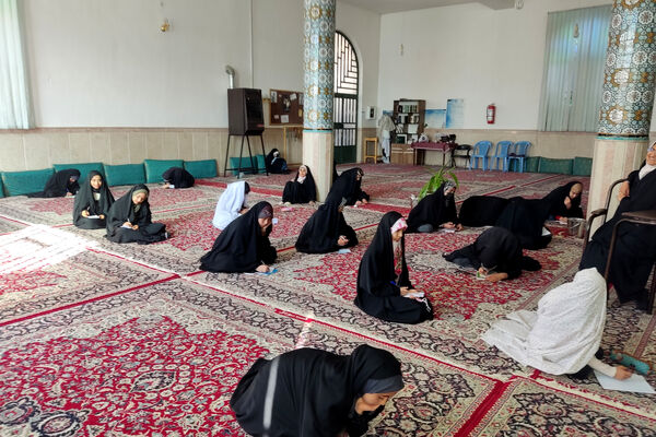 اعتکاف دختران دانش‌آموز شهر سورمق