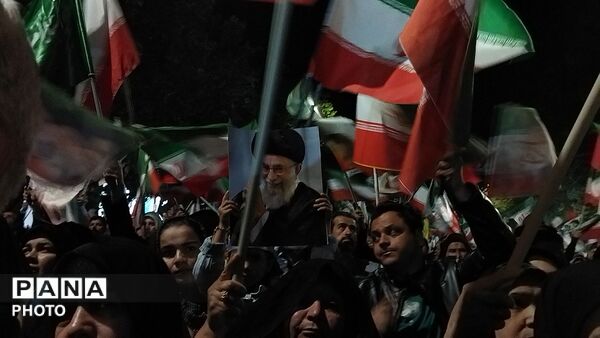 دختران نیشابوری در صف اول تجمعات-۳
