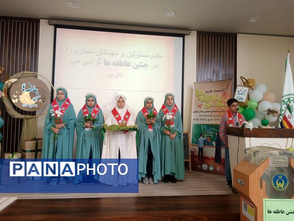 جشن عاطفه‌ها با تقسیم مهر و مهربانی در دبستان آرمینه مصلی نژاد 