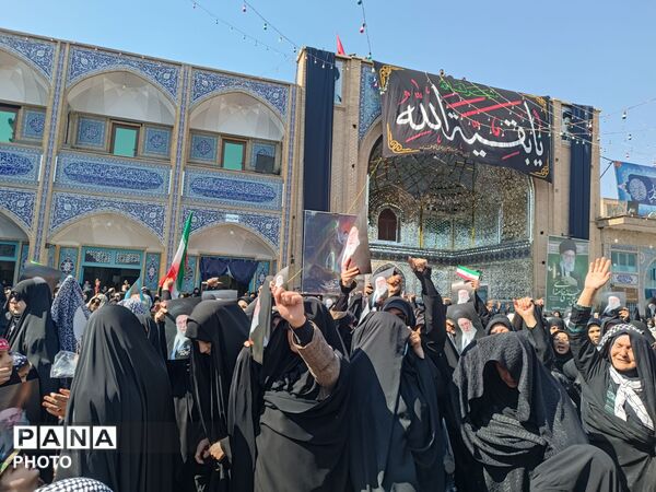خروشِ بصیرت در صحن امامزاده جعفر (ع)؛ تالار قرآن پیشوا گنجایش دریای سوگواران مقتدا را نداشت