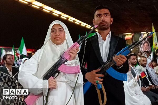 جشن ازدواج ۱۴ زوج جوان در میدان معلم شیراز