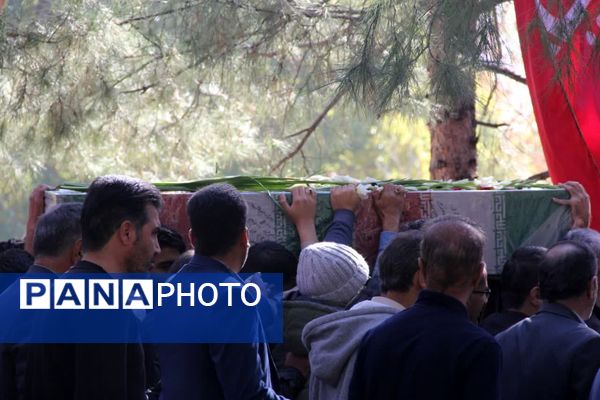 تشییع و خاکسپاری شهید گمنام در باغ جنت شیراز