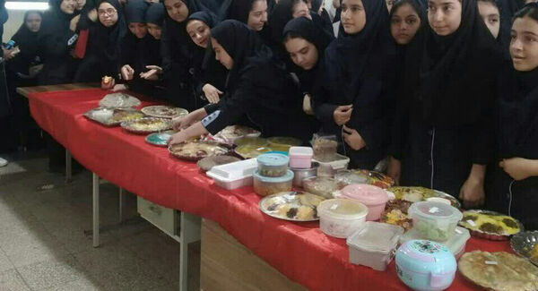 جشنواره غذای سالم در دبیرستان محدثه قم