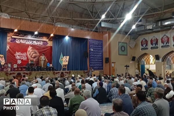  نماز جمعه در صحن مطهر امامزاده جعفرابن موسی الکاظم پیشوا