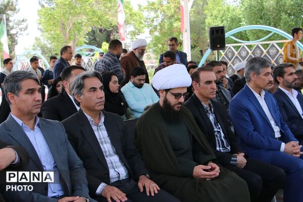 گرامی داشت مقام معلم و آئین گلباران مزار شهدای گمنام