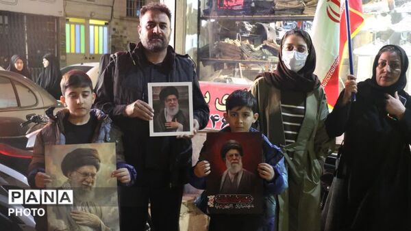 ما پای عهدمان با انقلاب می‌مانیم