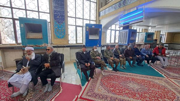 حضور پر شور فرهنگیان و دانش آموزان در کنار مردم ولایتمدار شهرستان صالح آباد در یوم الله ۲۲بهمن