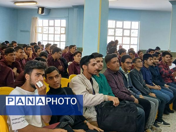 جشن ستارگان و تجلیل از پذیرفته شدگان کنکور ۱۴۰۴ دبیرستان نمونه آیت‌الله خامنه‌ای 