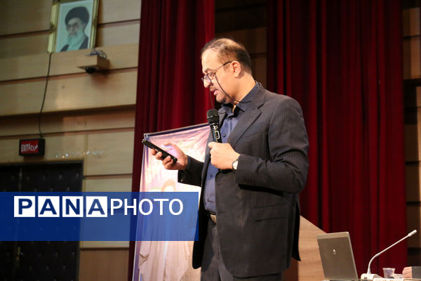 برگزاری دوره آشنایی با ابزارهای هوش مصنوعی ویژه معلمان قم