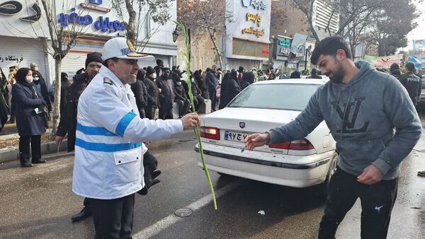 حضور خادمان امنیت در راهپیمایی ۲۲ بهمن