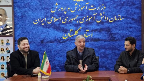 نشست صمیمی رحمت الله رضایی با اعضای سازمان دانش‌آموزی استان گلستان