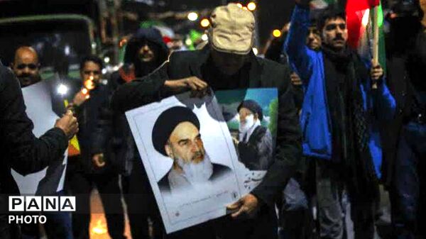  حضور پرشور مردم و مسئولان کرج در سی‌ودومین اجتماع و راهپیمایی شبانه 