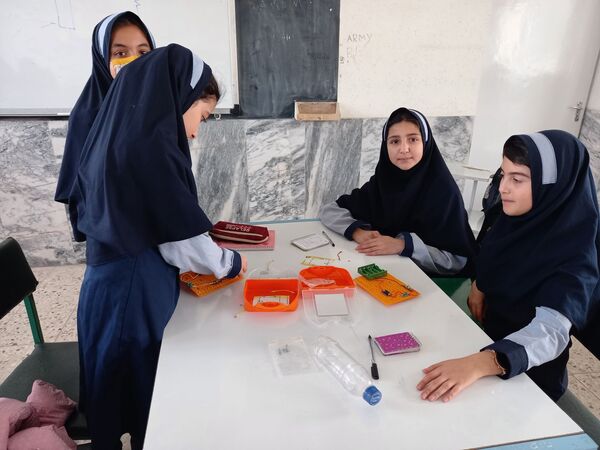 بازدید دانش آموزان دبستان ناهید نخودی از پژوهشرای نیشابور
