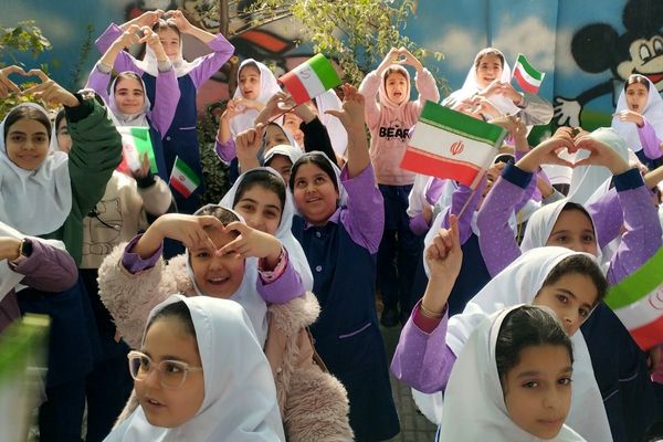 لبخند و شور نوجوانی، نشاط مدارس شهرستان قدس در ۱۳ آبان 