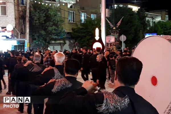 شبی دیگر از مراسم عزاداری شب‌های دهه اول محرم در شهرستان درگزین با حضور هیات عزاداران