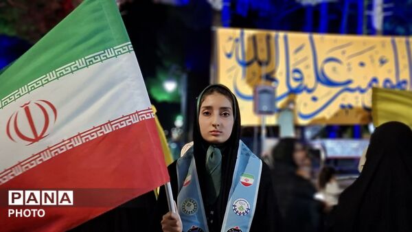 نقش‌آفرینی دانش‌آموزان آموزشگاه نمونه «دکتر توسلی» در میعادگاه بیعت با رهبری
