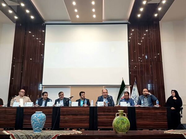 تجلیل از اصحاب رسانه توسط فرماندار و شهرداری‌های برخوار در سالن فرمانداری برخوار 