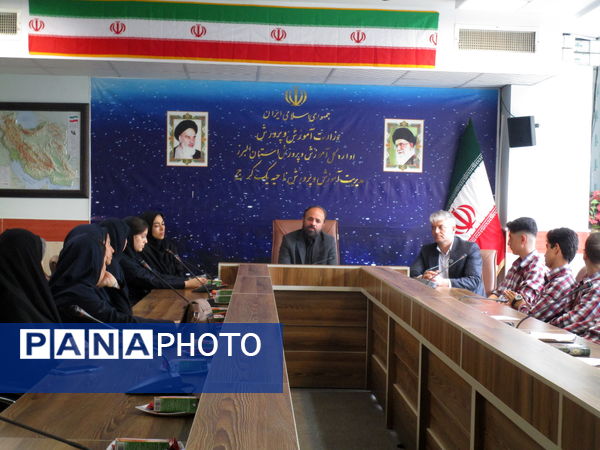 دیدار رئیس آموزش و پرورش ناحیه یک کرج با اعضای شورای دانش‌آموزی مدارس