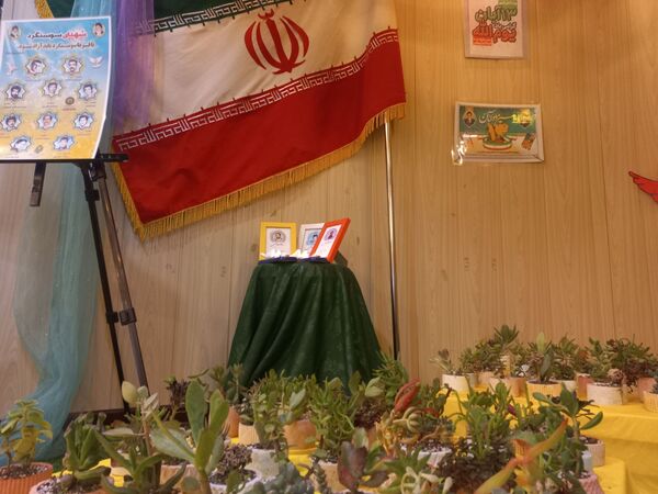 مراسم روز دانش آموز در دبستان دخترانه شاهد تحقیقی ناحیه ۶