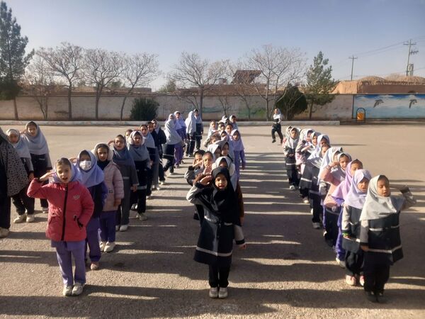 جشن۲۲ بهمن در مدرسه تکتم روستای مهدی آباد خلیل آباد 