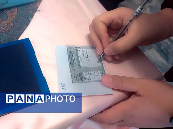 انتخابات شورای دانش آموزی در دبیرستان دخترانه انیس خوش قدم