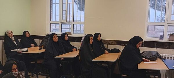 جلسه انجمن اولیا و تحویل کارنامه هشدار دبیرستان مادرمهربان خلیل آباد