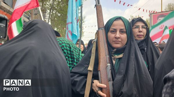 زنان غیوردوشادوش مردان، زنان لر خرم‌ آباد آماده دفاع از میهن 