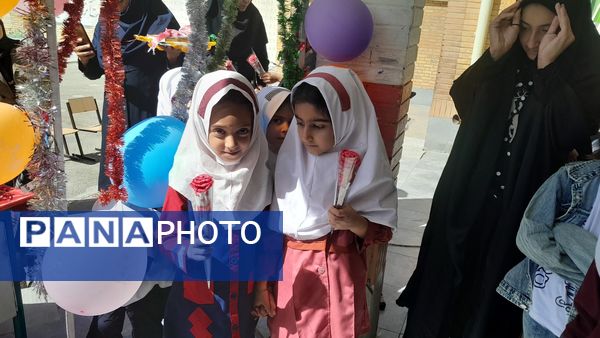 جشن باشکوه آغاز سال تحصیلی در مدرسه انقلاب حیدرخانی