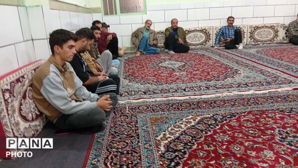 جلسه انجمن اولیا در روستای کمک سفلی