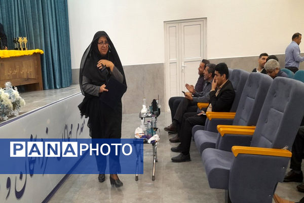 همایش تجلیل از برترین های حوزه تربیت بدنی و ورزش مدارس استان بوشهر (2)