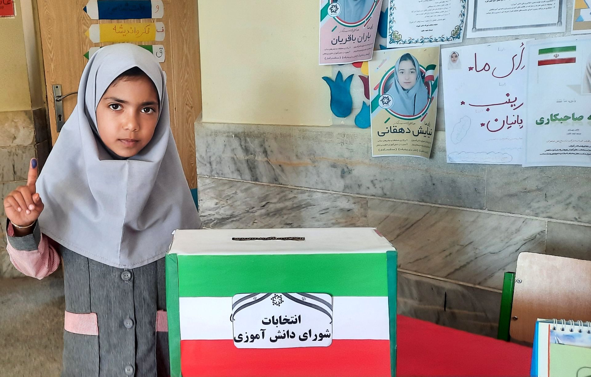 بیست و هشتمین دوره انتخابات شورای دانش آموزی در زاوه