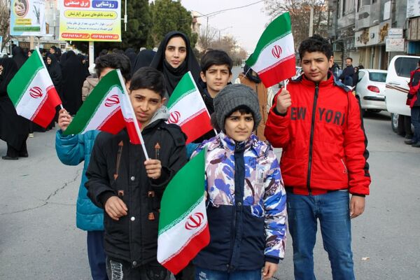 حضور حماسی کودکان و نوجوانان دورود در راهپیمایی 22 بهمن