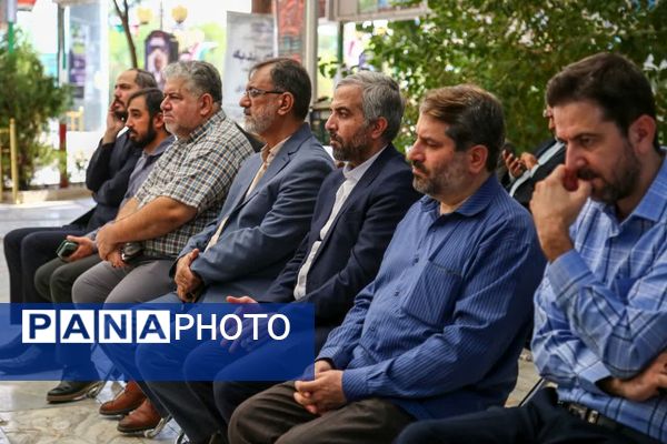 آیین غبارروبی مزار شهدا با حضور اصحاب رسانه در قم