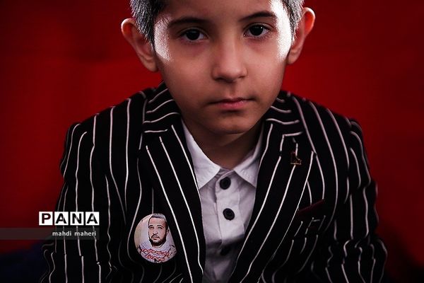 دیدار ابراهیم حاتمی کیا با خانواده شهدا