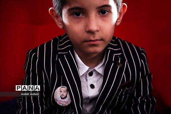 دیدار ابراهیم حاتمی کیا با خانواده شهدا