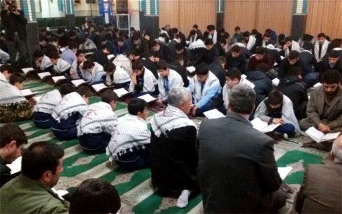 محفل انس دانش آموزان با قرآن کریم در ارومیه