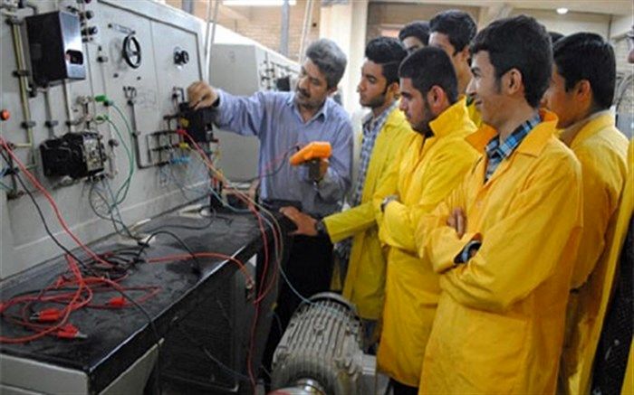 380 گواهینامه هوشمند مهارتی برای کارآموزان در مرکز فنی حرفه ای ایوان صادر شد