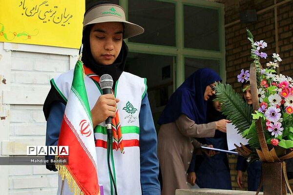تجلیل از مربی امور تربیتی  دبیرستان تزکیه