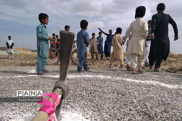 کلنگ زنی مدرسه 12 کلاسه شهدای ایران خودرو  در منطقه لار ناحیه یک زاهدان