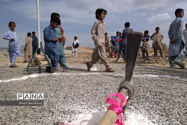 کلنگ زنی مدرسه 12 کلاسه شهدای ایران خودرو  در منطقه لار ناحیه یک زاهدان