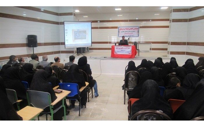 برگزاری نشست‌های بین نسلی با همت امور بانوان در شهرستان بدره