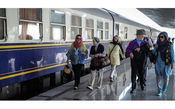 وزیر راه‌و شهرسازی مطرح کرد:  برای رفع مشکلات شهری باید از خودرومحوری به ریل‌محوری برسیم