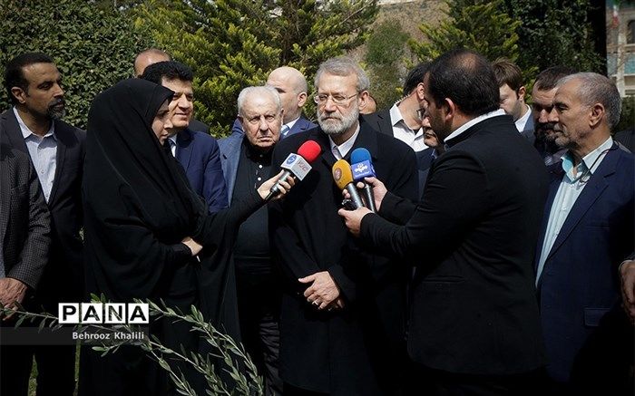 لاریجانی: ترامپ حاضر است منافع آمریکا را فدای اسرائیل کند